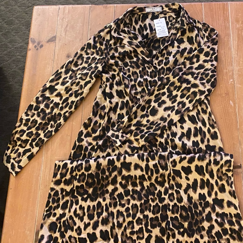 Something Pretty Collared Leopard Print Midi Dress. Silk like fabric. Size Large